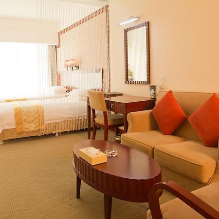 Starway Hotel Silver Zhuhai Exteriör bild