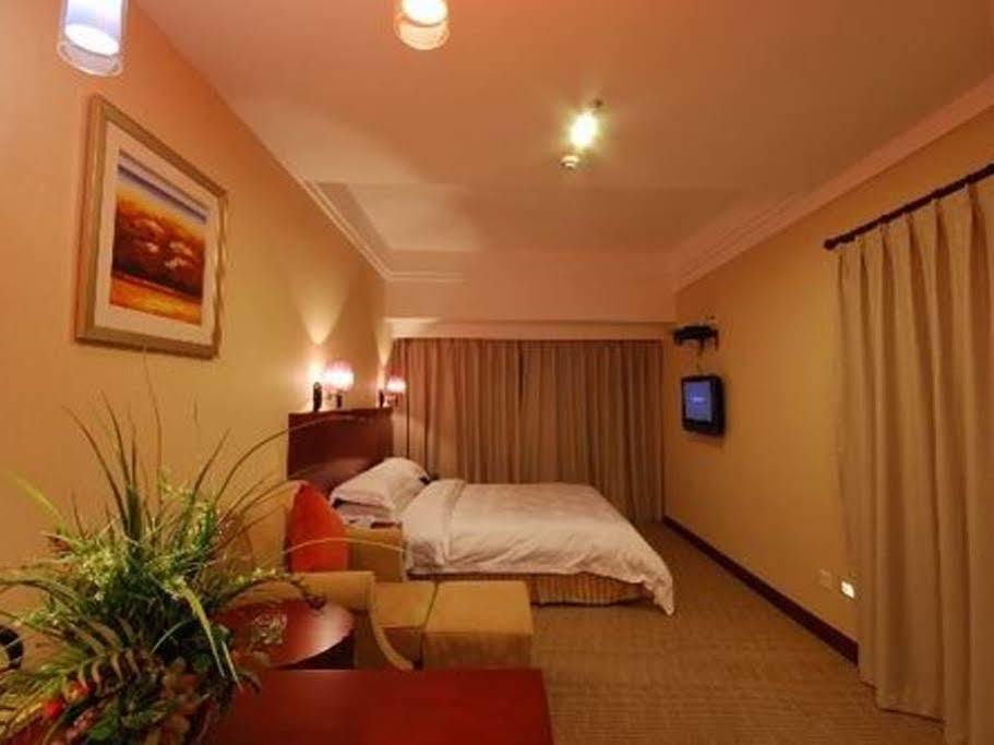Starway Hotel Silver Zhuhai Exteriör bild