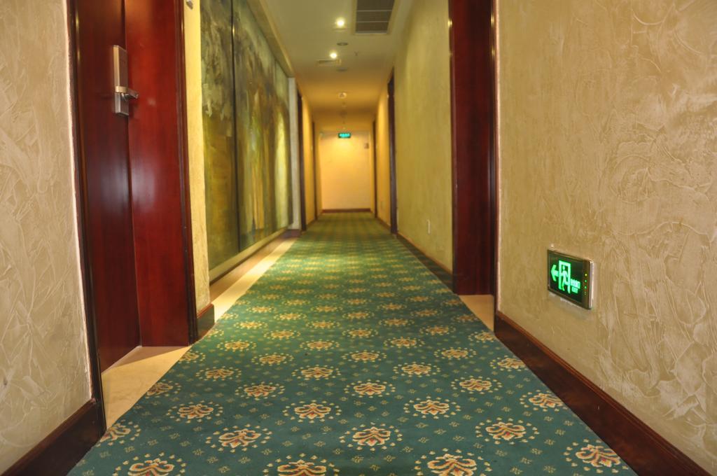 Starway Hotel Silver Zhuhai Exteriör bild